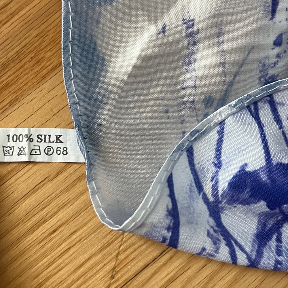 Brand New Rectangular Silk Abstract Blue and White Scarf - Picture 5 of 5